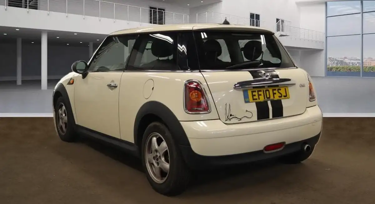 2010-mini-cooper-16-one-98bhp-hatchback-3d-big-2