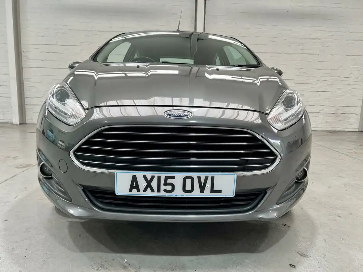 2015-ford-fiesta-125-zetec-3d-big-3
