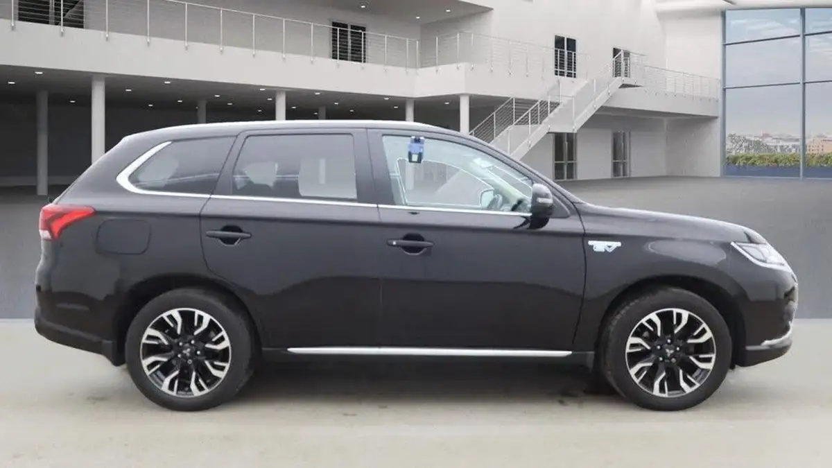 2017-mitsubishi-outlander-20-4hs-phev-5st-big-4