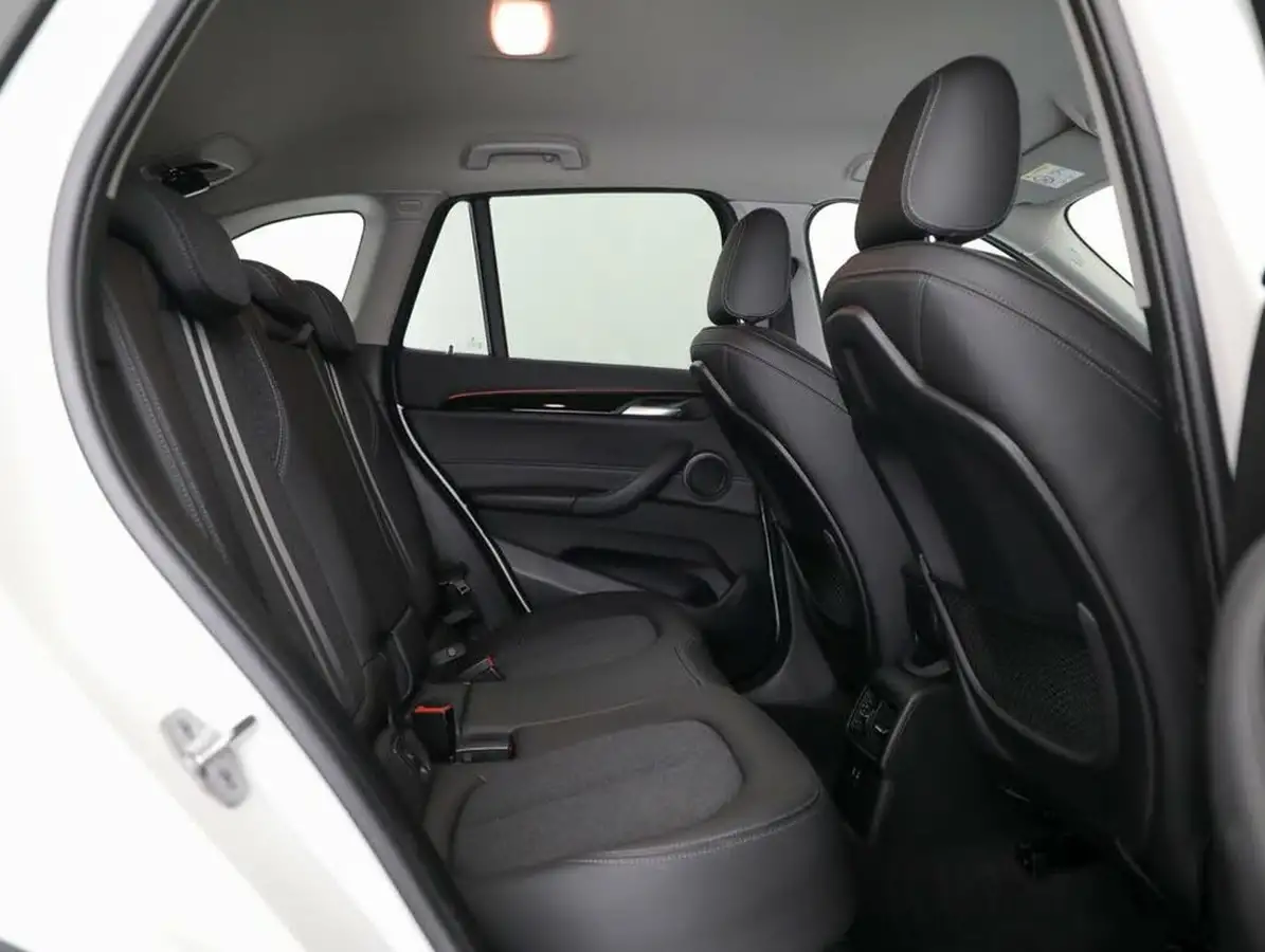 2021-bmw-x1-20-sdrive20i-sport-big-25