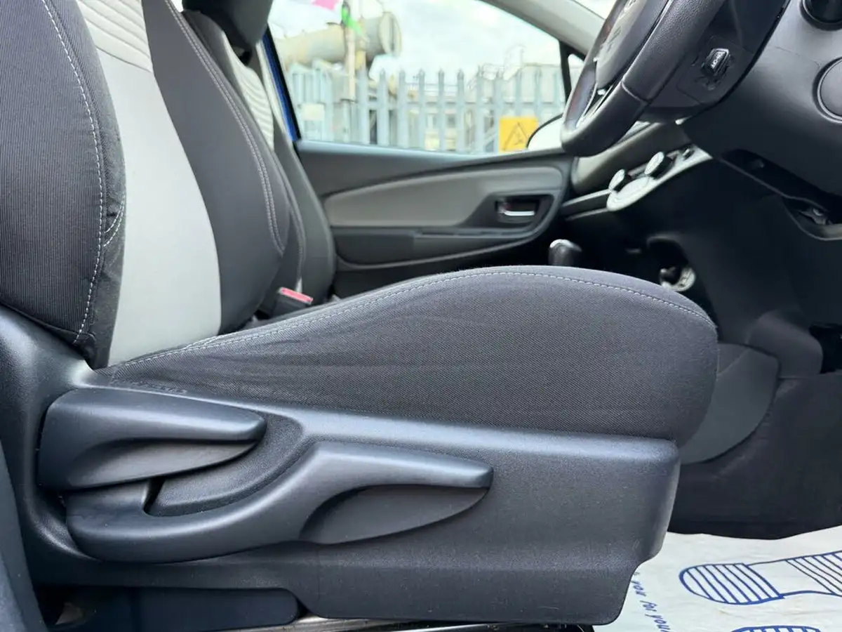 2018-toyota-yaris-15-vvt-i-icon-tech-98bhp-hybrid-1497cc-e-cvt-big-29
