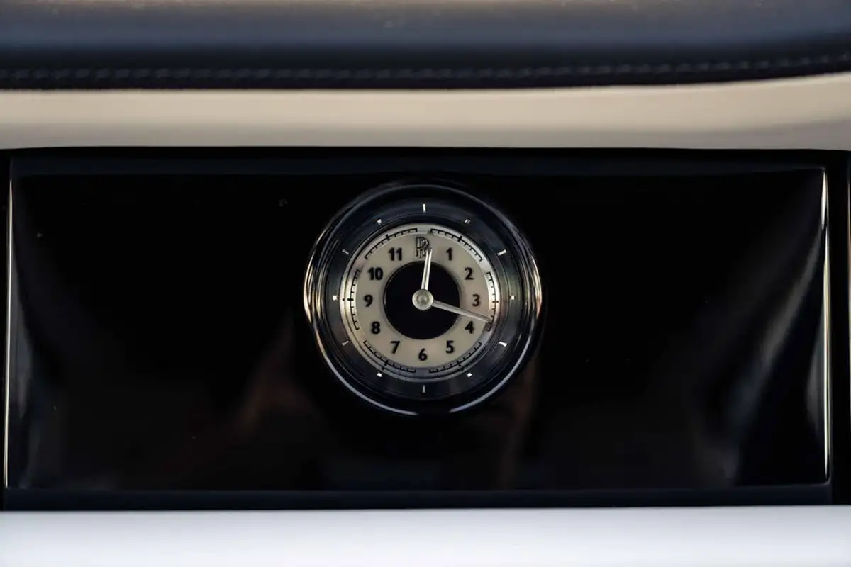 2016-rolls-royce-phantom-big-26