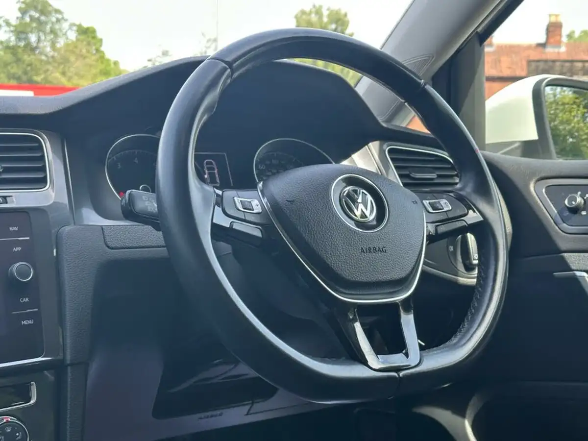 2019-volkswagen-golf-15-tsi-se-nav-130ps-ss-hatchback-5d-big-11