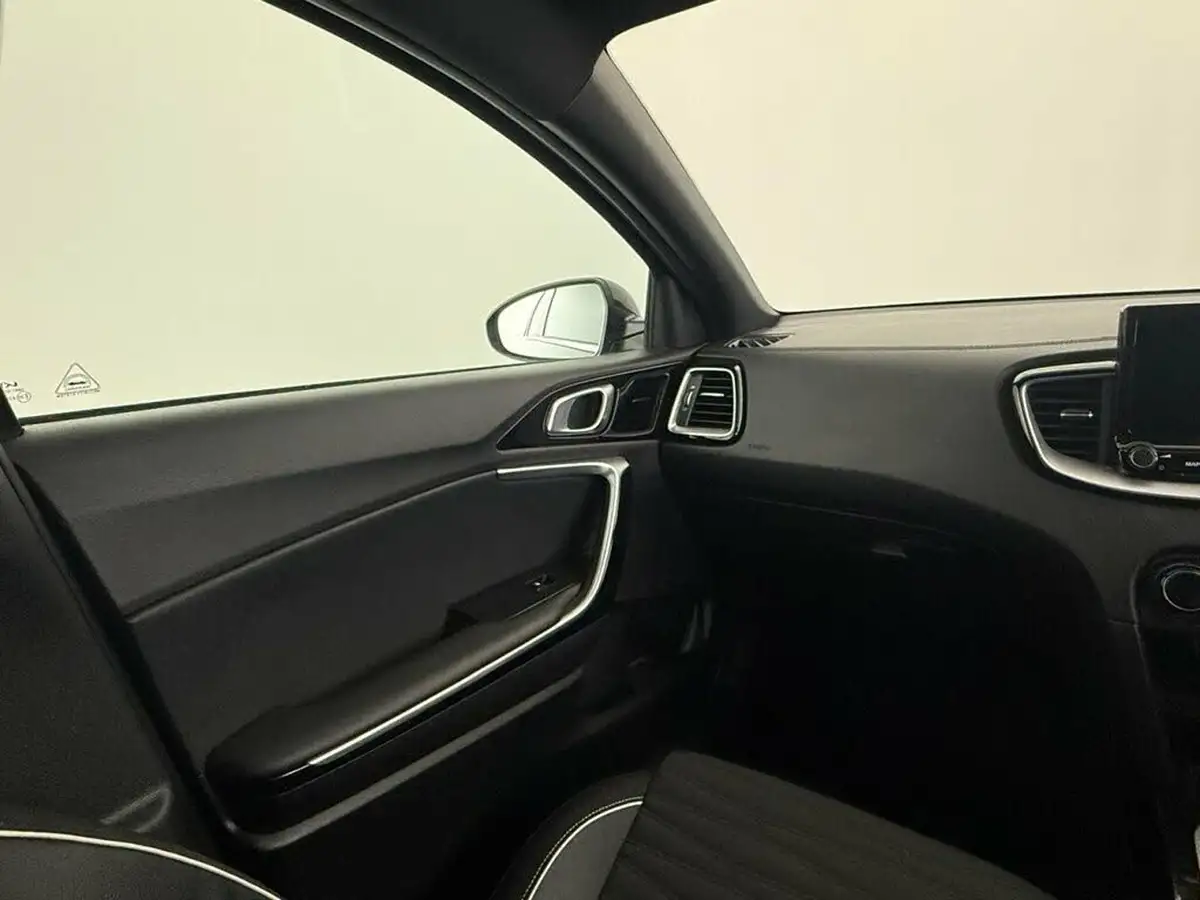 2022-kia-pro-ceed-15-t-gdi-gt-line-big-32