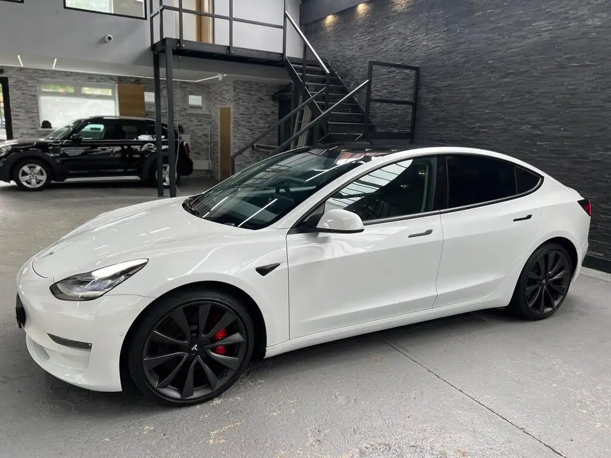 2020-tesla-model-3-e-performance-big-8