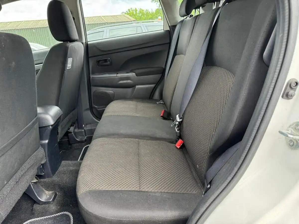 2014-mitsubishi-asx-16-2-big-15