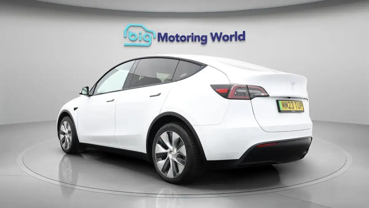 2023-tesla-model-y-e-rwd-big-5