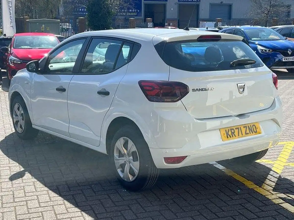 2022-dacia-sandero-10-sce-essential-big-4