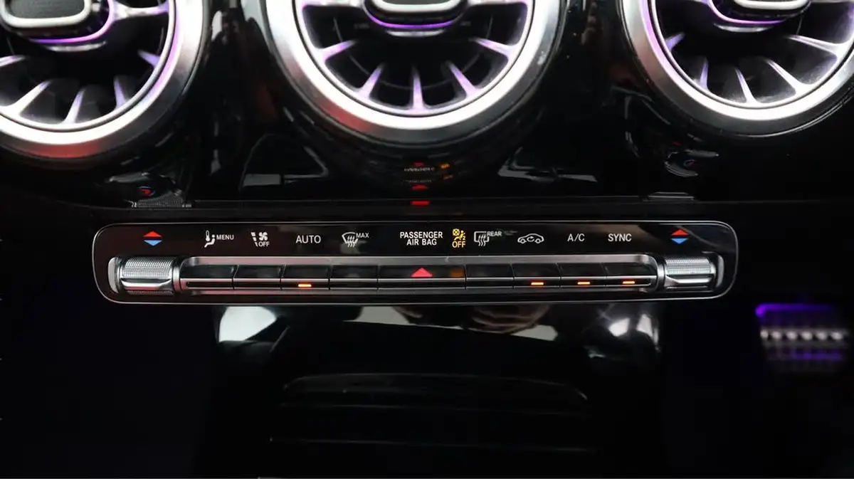2021-mercedes-benz-cla-13-cla-180-amg-line-premium-plus-coupe-4d-big-12