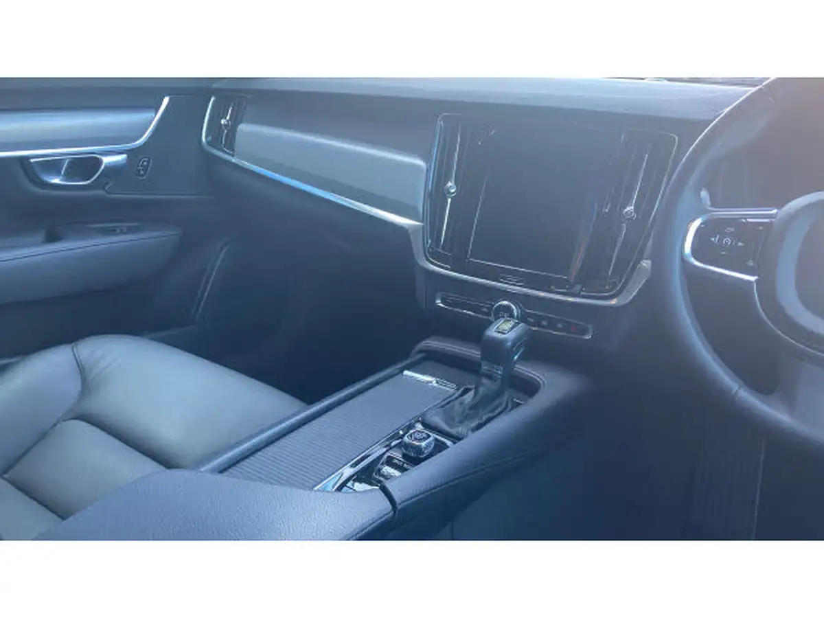 2019-volvo-s90-20-t4-momentum-big-15