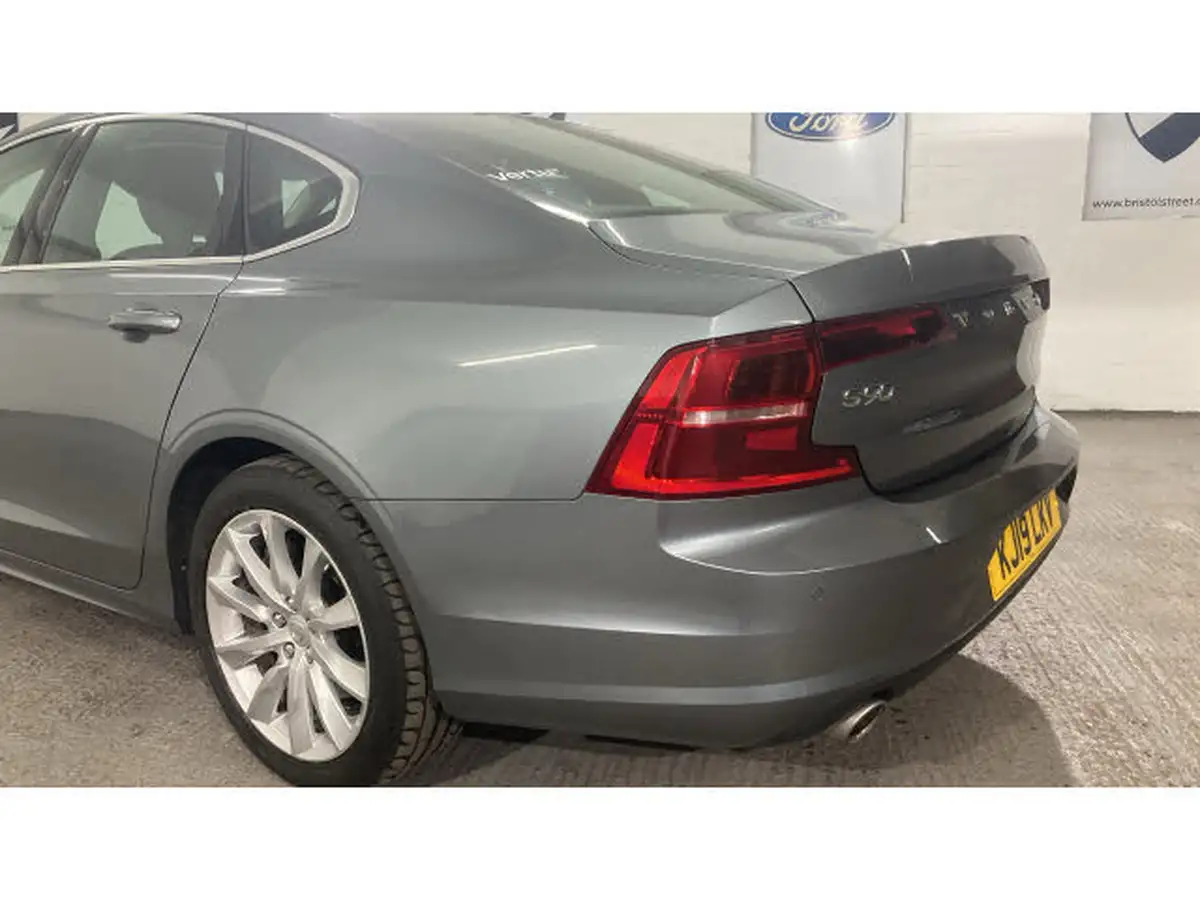 2019-volvo-s90-20-t4-momentum-big-39