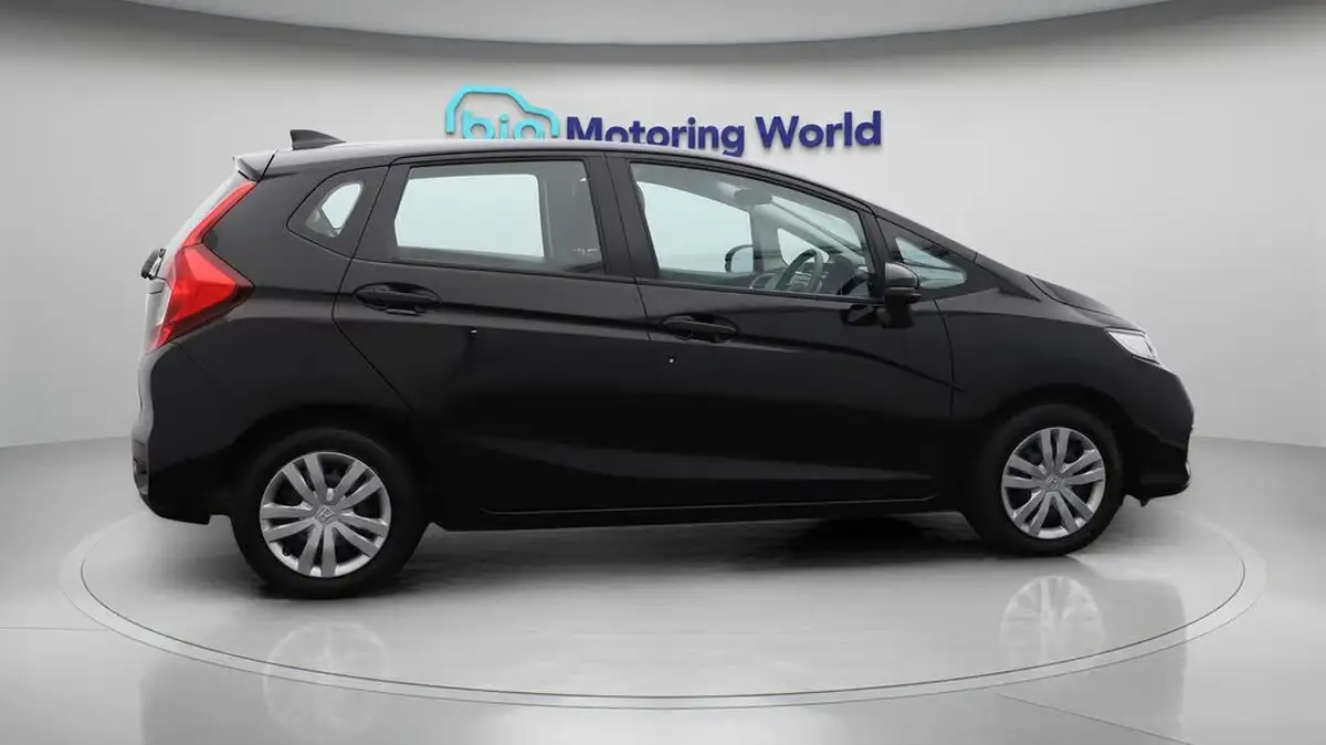 2019-honda-jazz-13-i-vtec-s-big-8