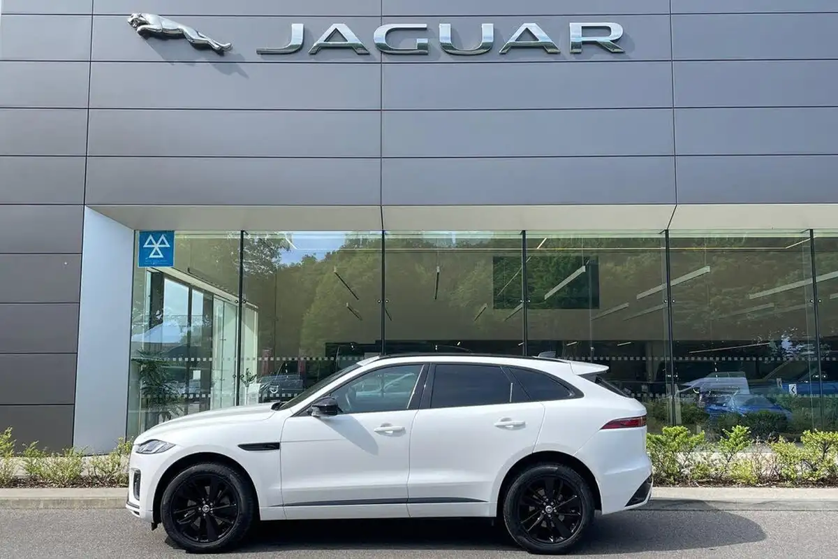 2023-jaguar-f-pace-20-d200-r-dynamic-se-black-big-8