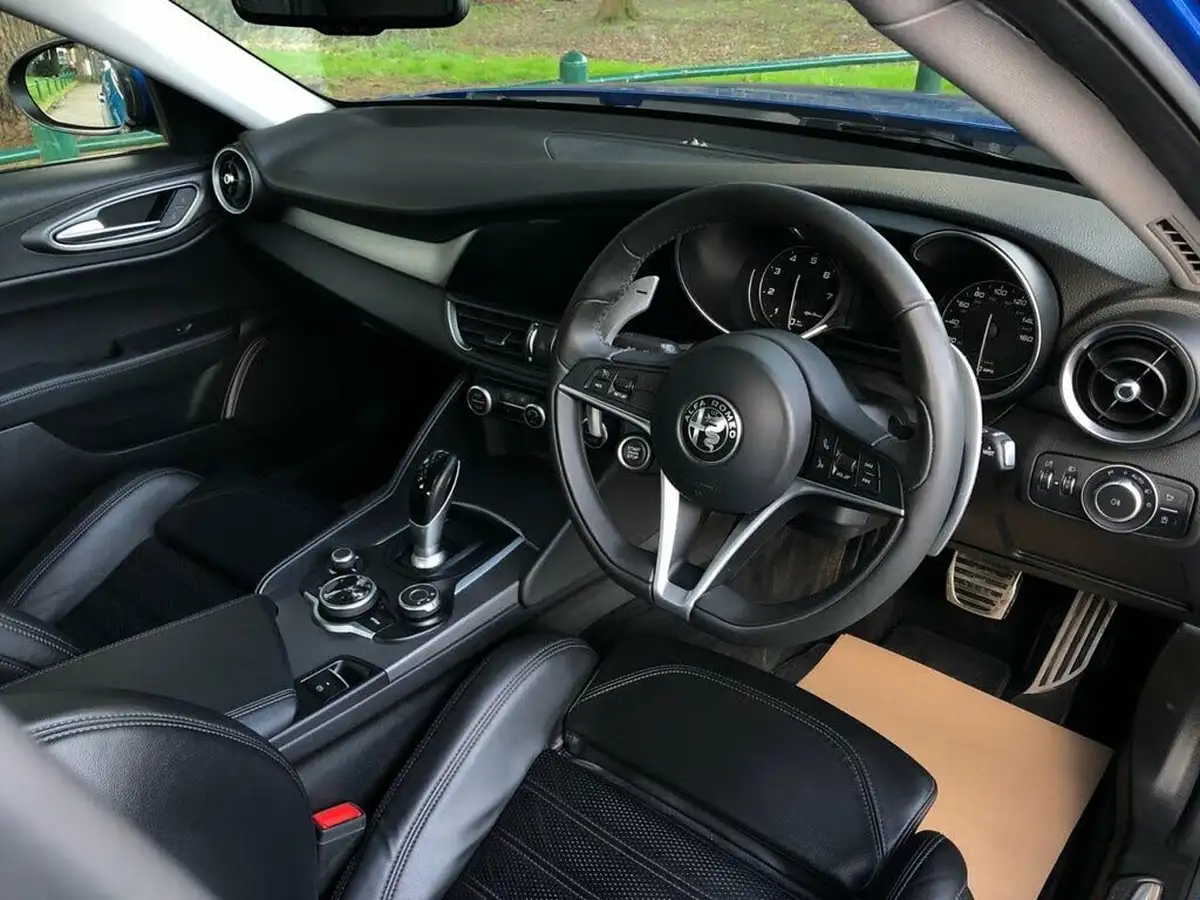 2020-alfa-romeo-giulia-20-veloce-276bhp-dap-big-2
