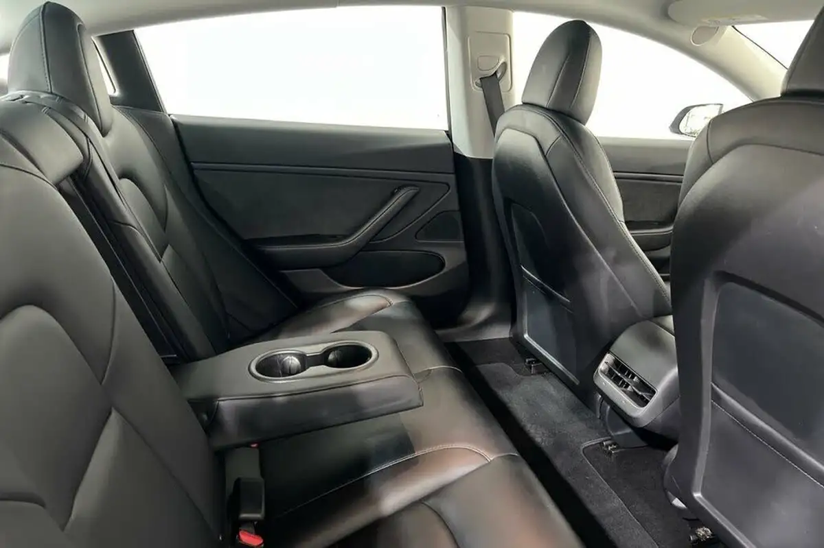2020-tesla-model-3-e-long-range-big-28