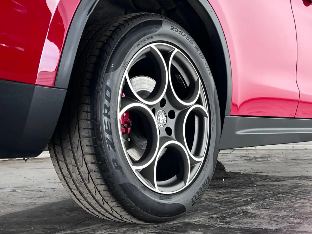 2018-alfa-romeo-stelvio-20-speciale-big-8