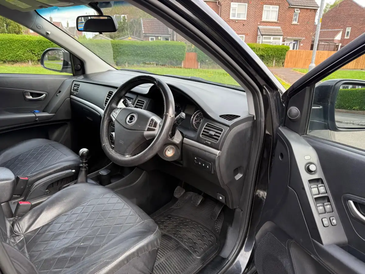 2012-ssangyong-korando-big-54