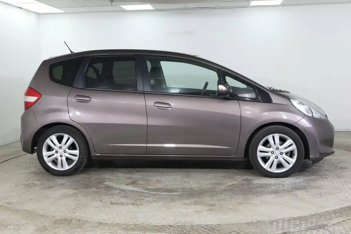 2013-honda-jazz-14-es-plus-big-6