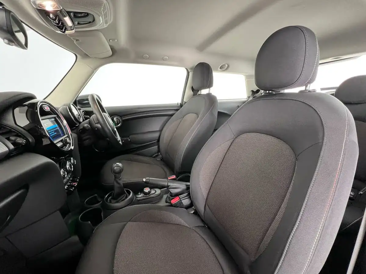 2020-mini-cooper-15-cooper-classic-hatchback-3d-big-11