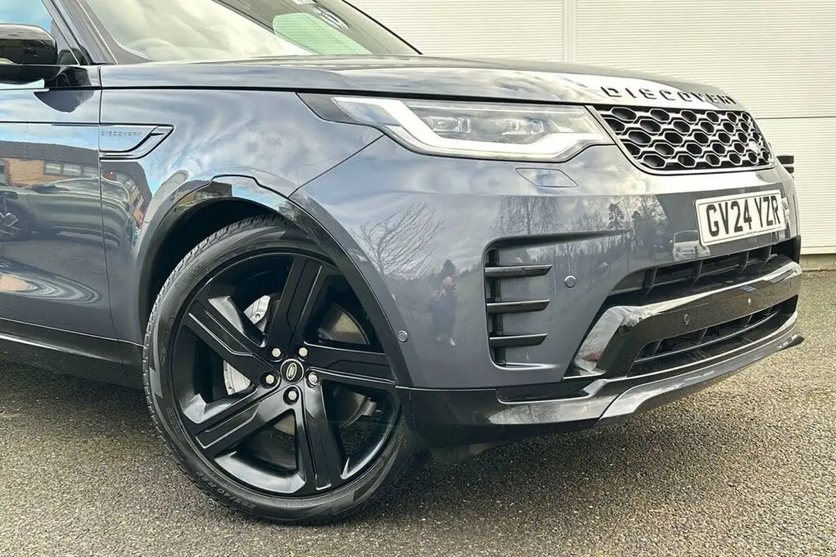 2024-land-rover-discovery-30-d300-dynamic-hse-big-22