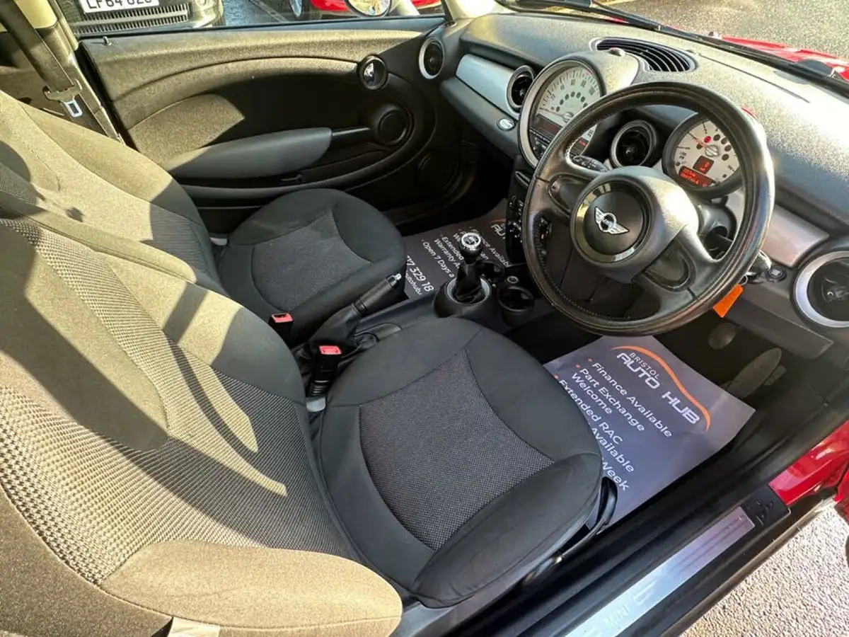 2011-mini-cooper-16-one-98bhp-hatchback-3d-big-9