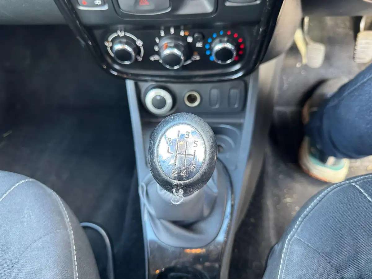 2014-dacia-duster-15d-laureate-110-110bhp-4x4-big-8