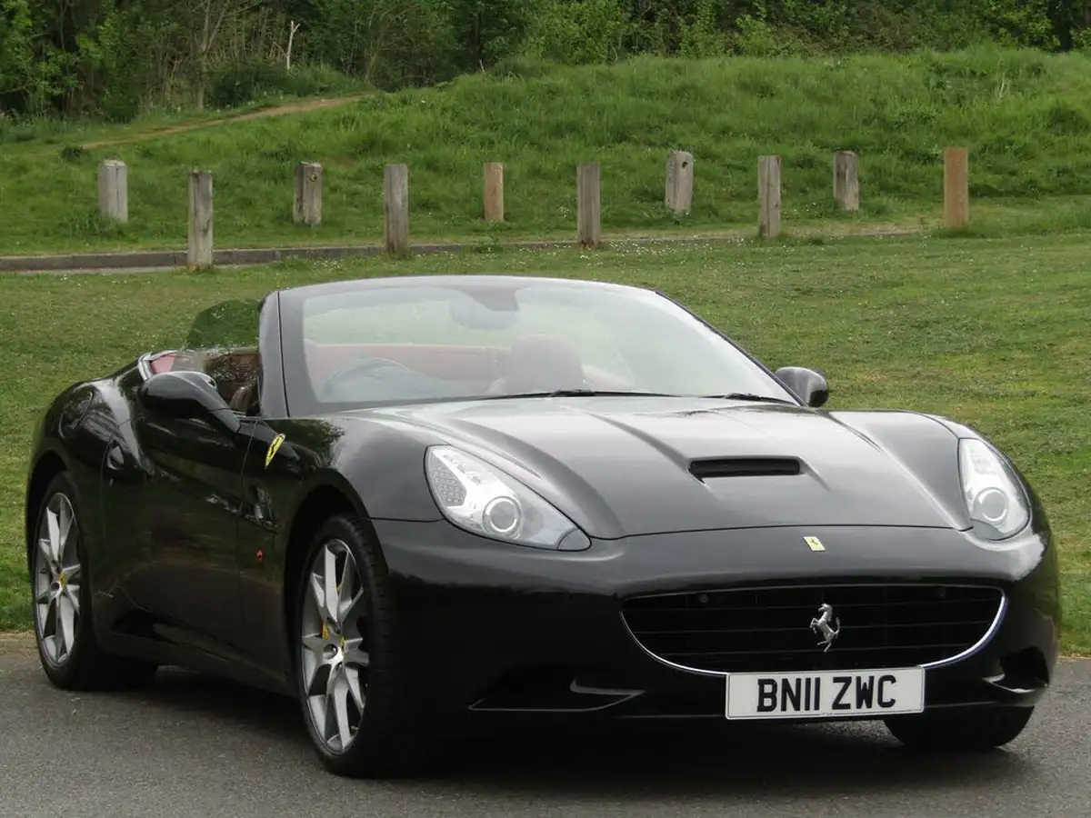 2010-ferrari-california-43-big-70