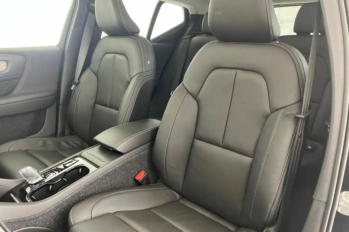 2024-volvo-xc40-20-b3-ultra-bright-big-33