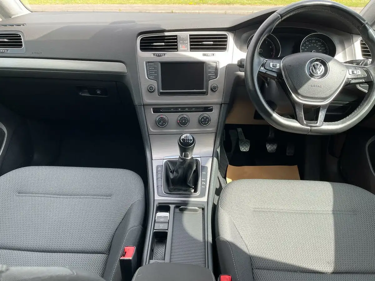 2015-volkswagen-golf-14-match-5d-big-17