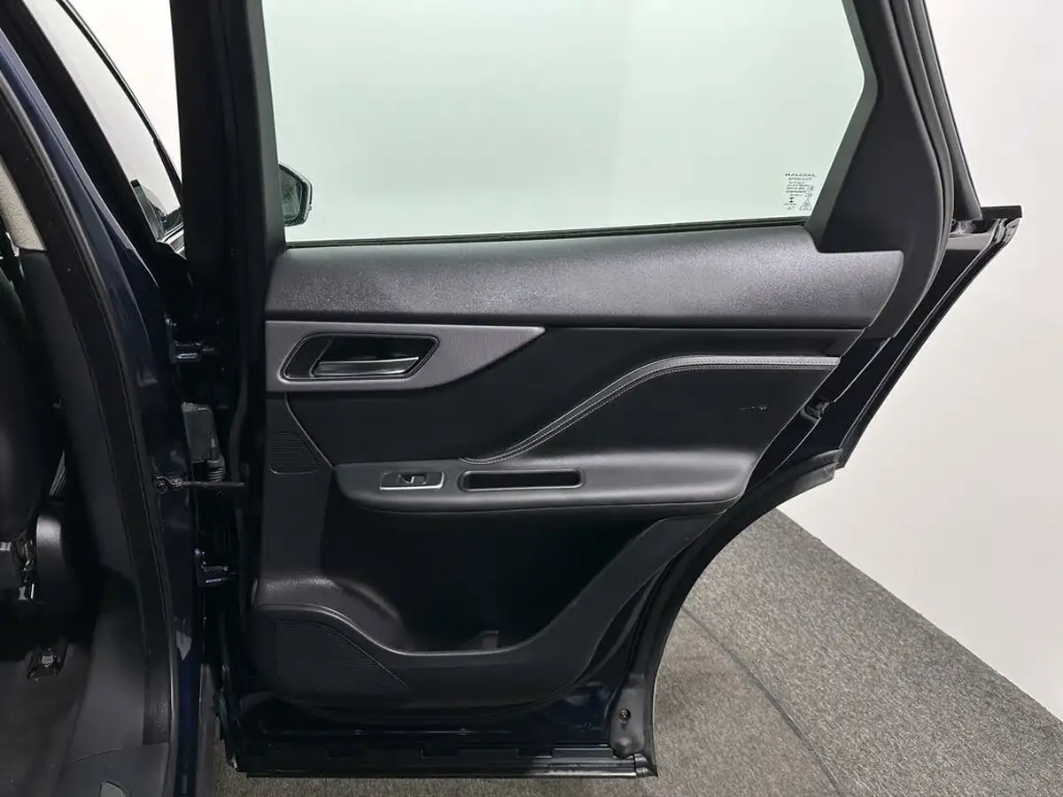 2019-jaguar-f-pace-30td-s-big-42