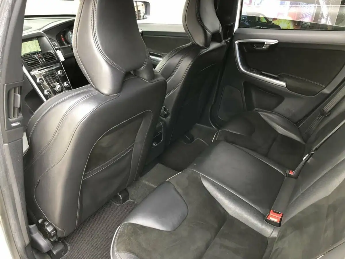 2014-volvo-xc60-24td-d5-r-design-215bhp-geartronic-big-22