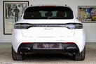 2022-porsche-macan-20-small-16