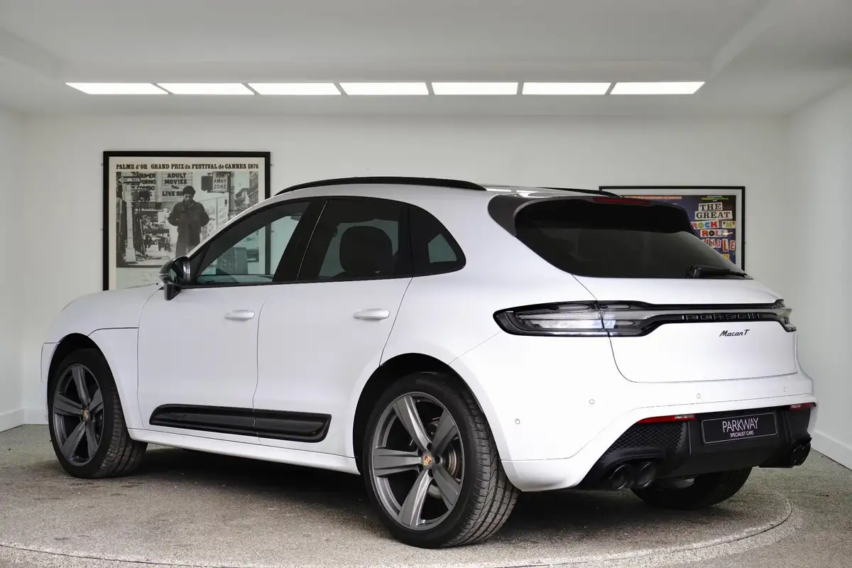 2022-porsche-macan-20-big-33