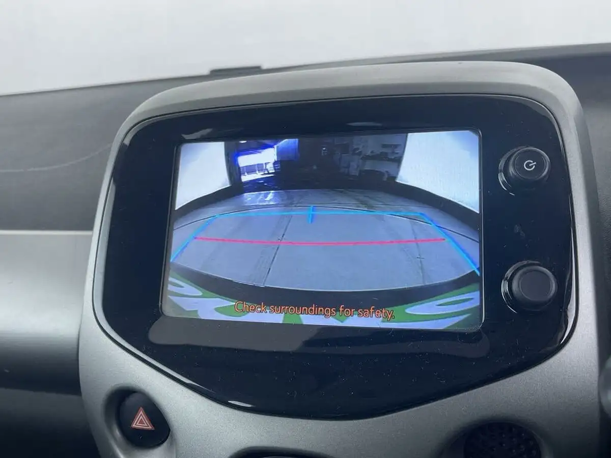 2017-toyota-aygo-10-vvt-i-x-play-71bhp-5d-big-28
