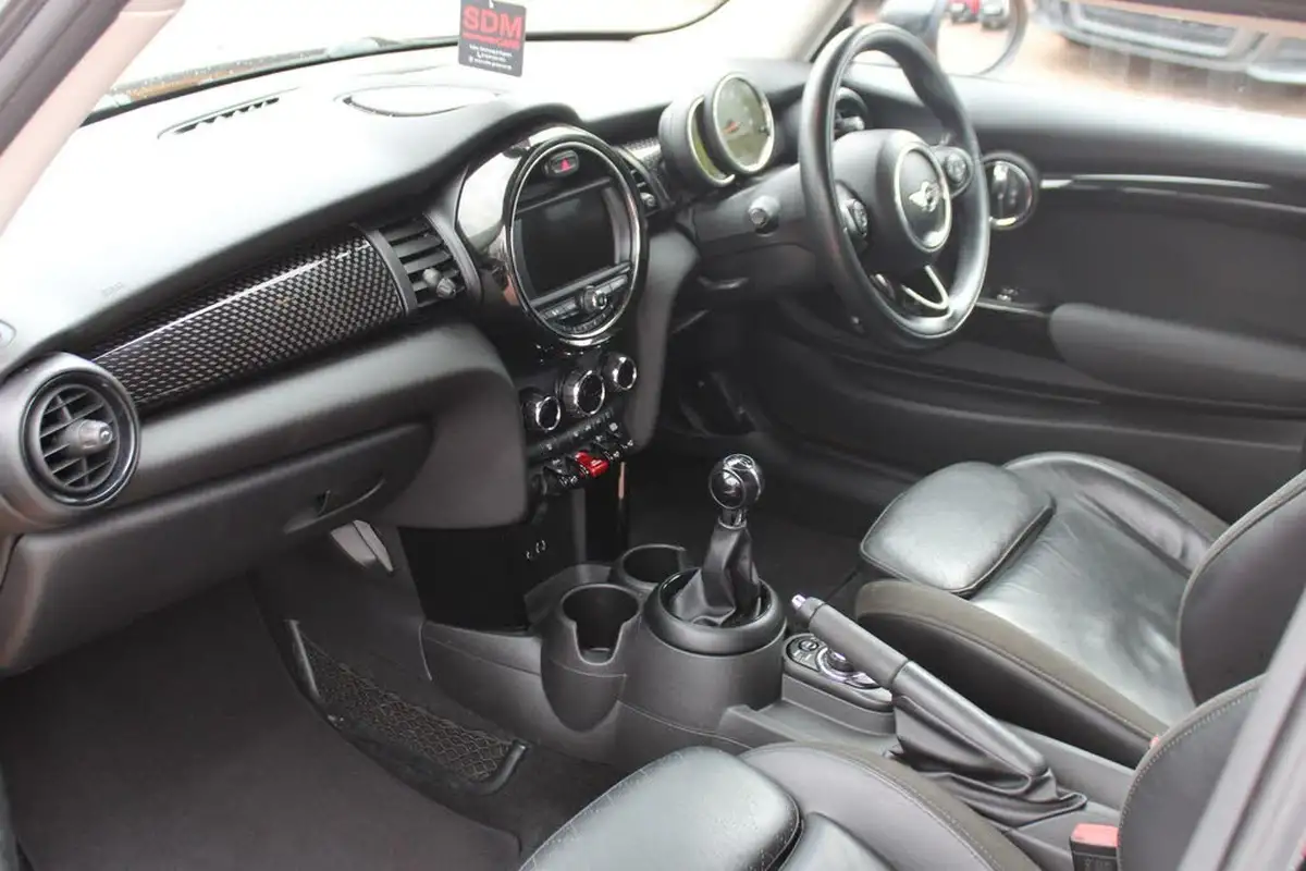 2017-mini-cooper-20-cooper-s-chili-ss-hatchback-3d-big-10