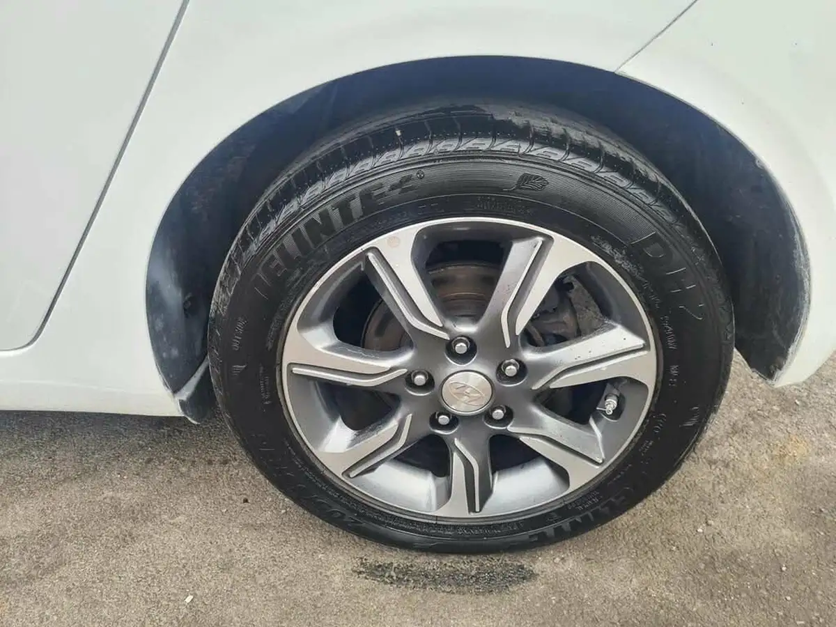 2016-hyundai-ix20-14-se-big-14