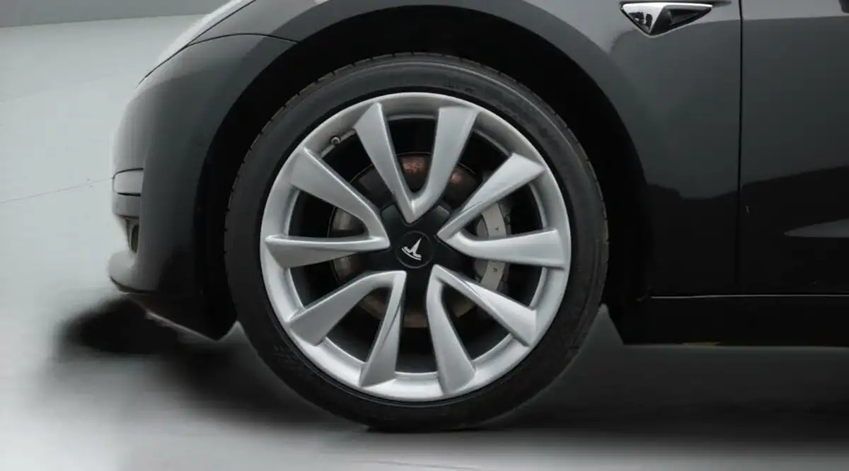 2020-tesla-model-3-e-long-range-big-18
