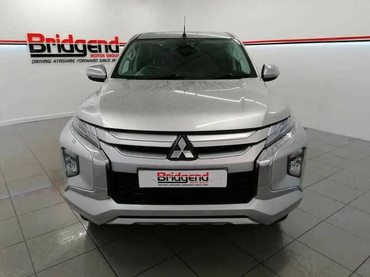 2020-mitsubishi-l200-22di-d-barbarian-big-1