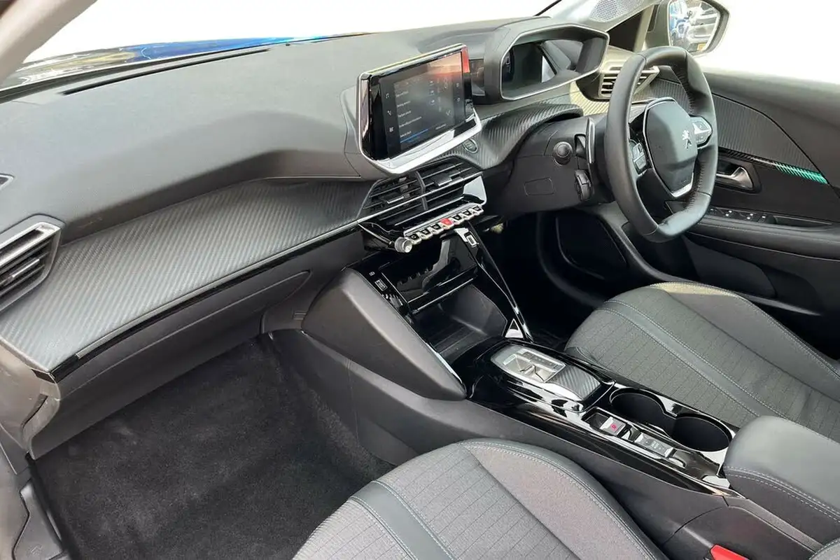 2023-peugeot-208-12-puretech-allure-premium-100ps-eat8-big-14