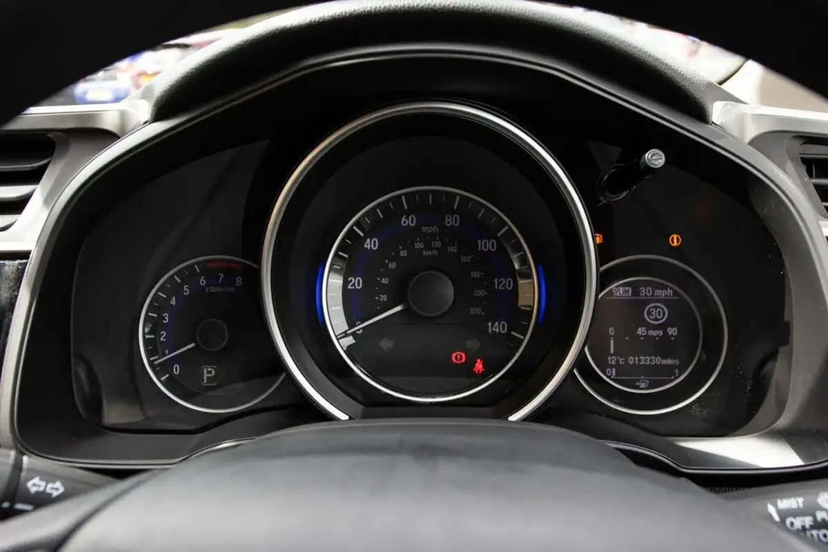 2015-honda-jazz-13-i-vtec-se-cvt-big-14