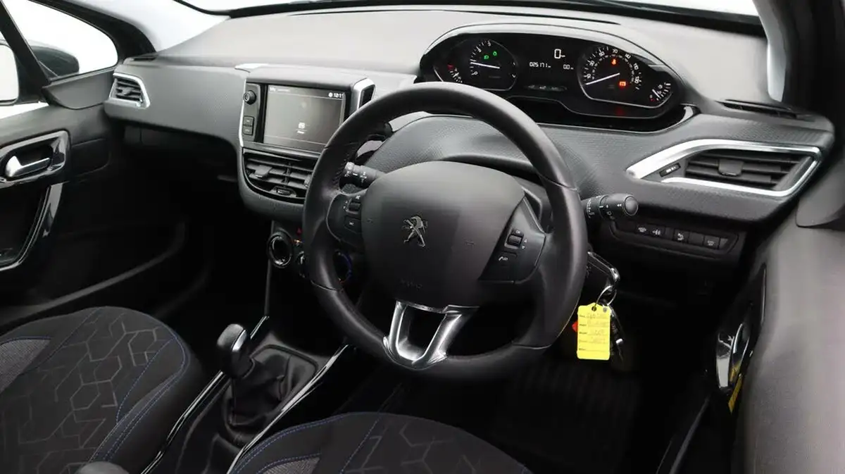 2019-peugeot-2008-suv-12-puretech-signature-82bhp-big-9