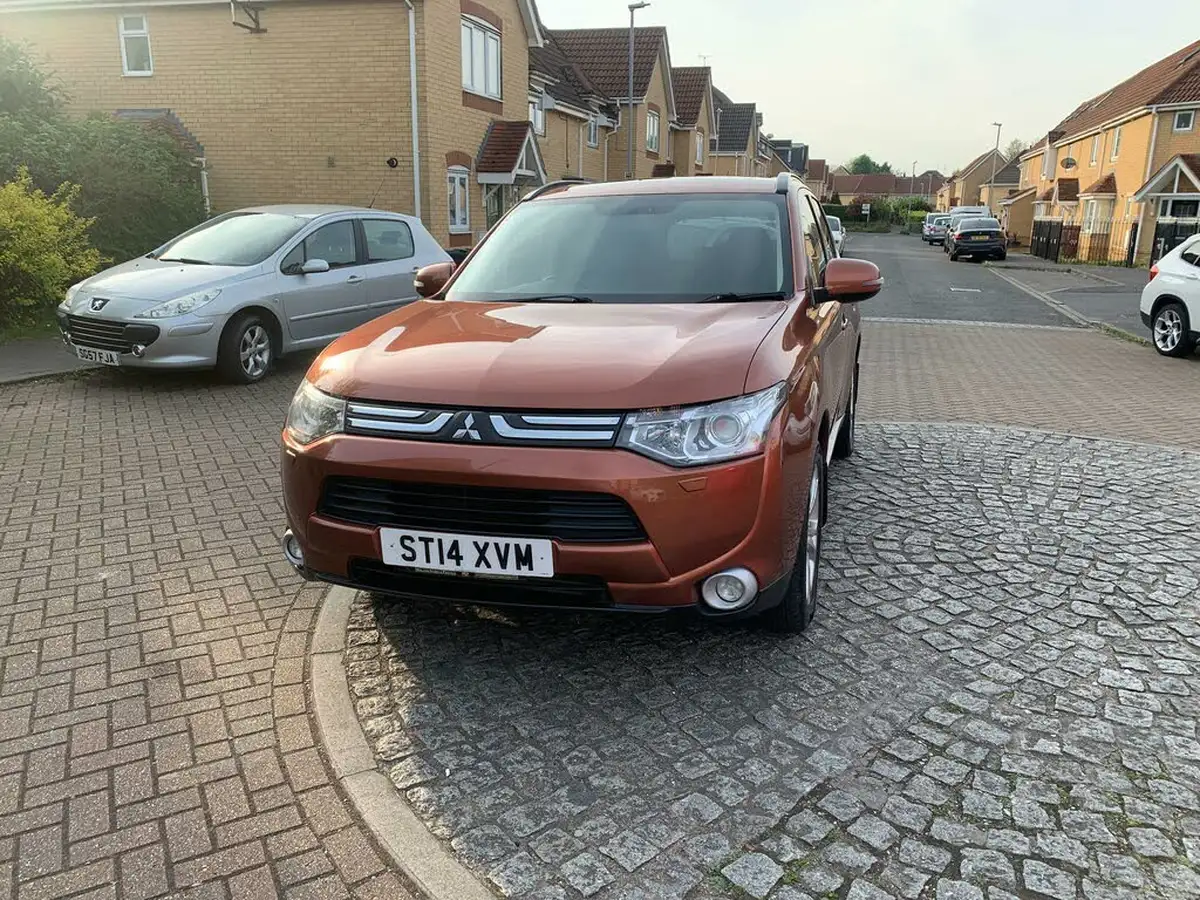 2014-mitsubishi-outlander-22di-d-gx4-big-15