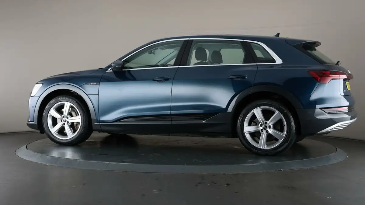 2021-audi-e-tron-50e-technik-station-wagon-big-70
