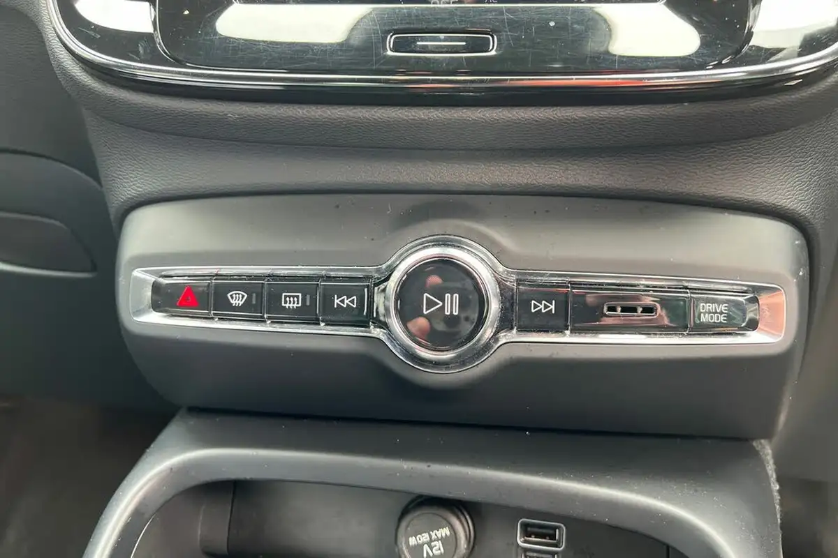 2021-volvo-xc40-15-t4-r-design-208bhp-big-13