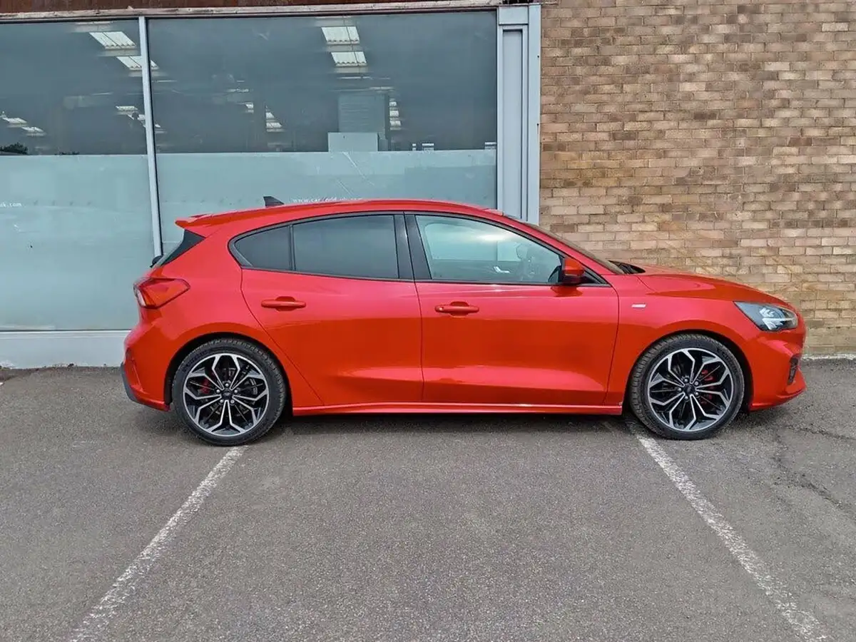 2020-ford-focus-15-st-line-x-hatchback-big-1