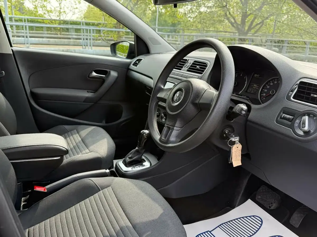 2012-volkswagen-polo-14-match-5d-dsg-big-13