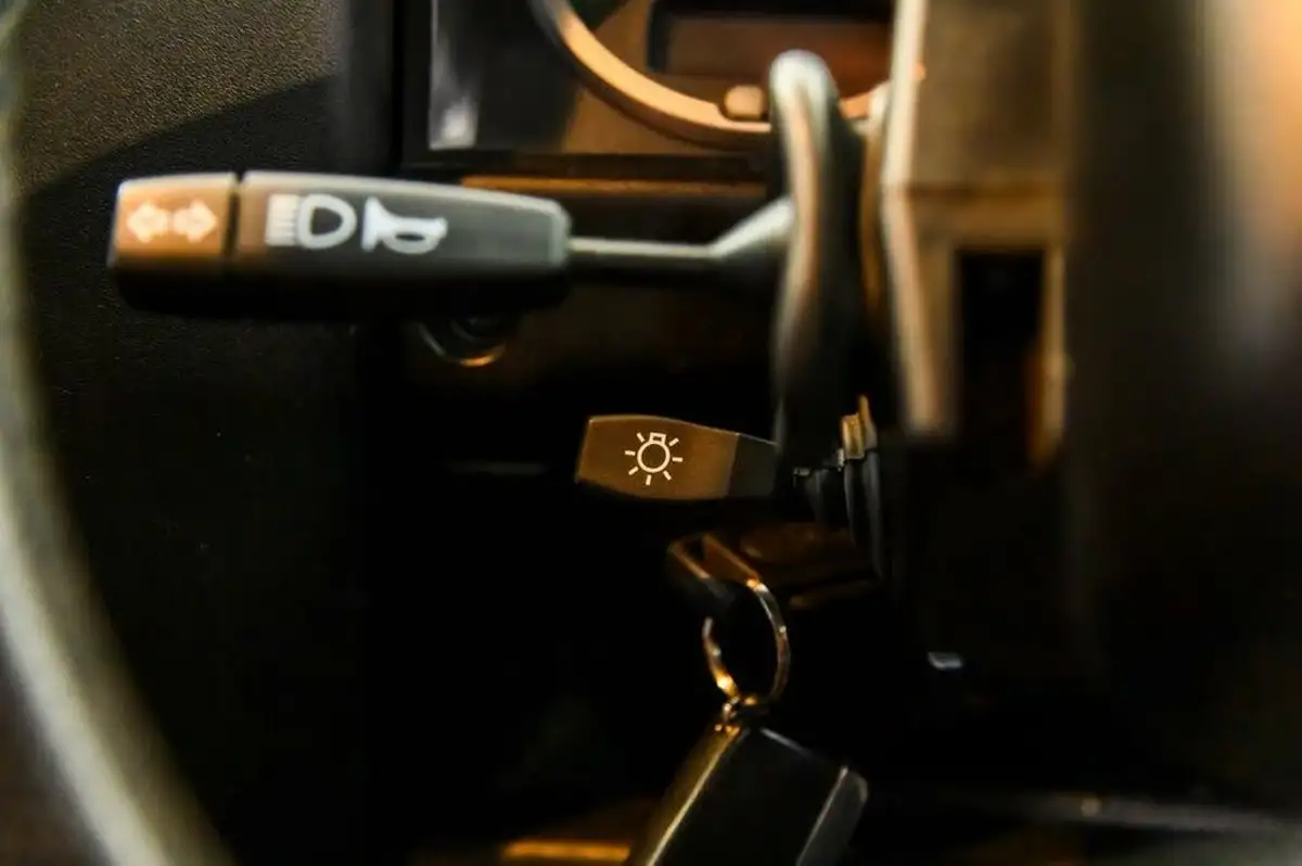 2015-land-rover-90-defender-22td-xs-hard-top-big-11