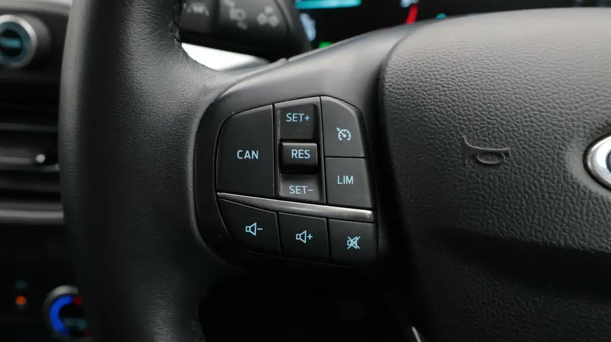 2020-ford-focus-15-zetec-120ps-hatchback-big-22