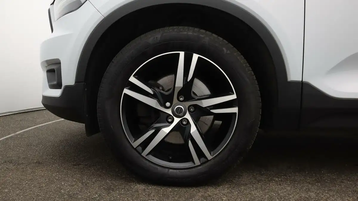 2020-volvo-xc40-20-b4-r-design-awd-big-18
