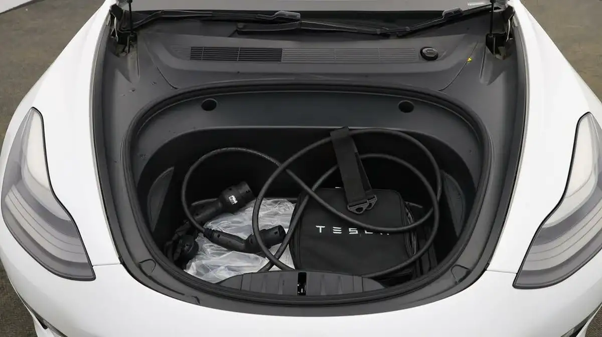 2022-tesla-model-3-e-performance-big-18